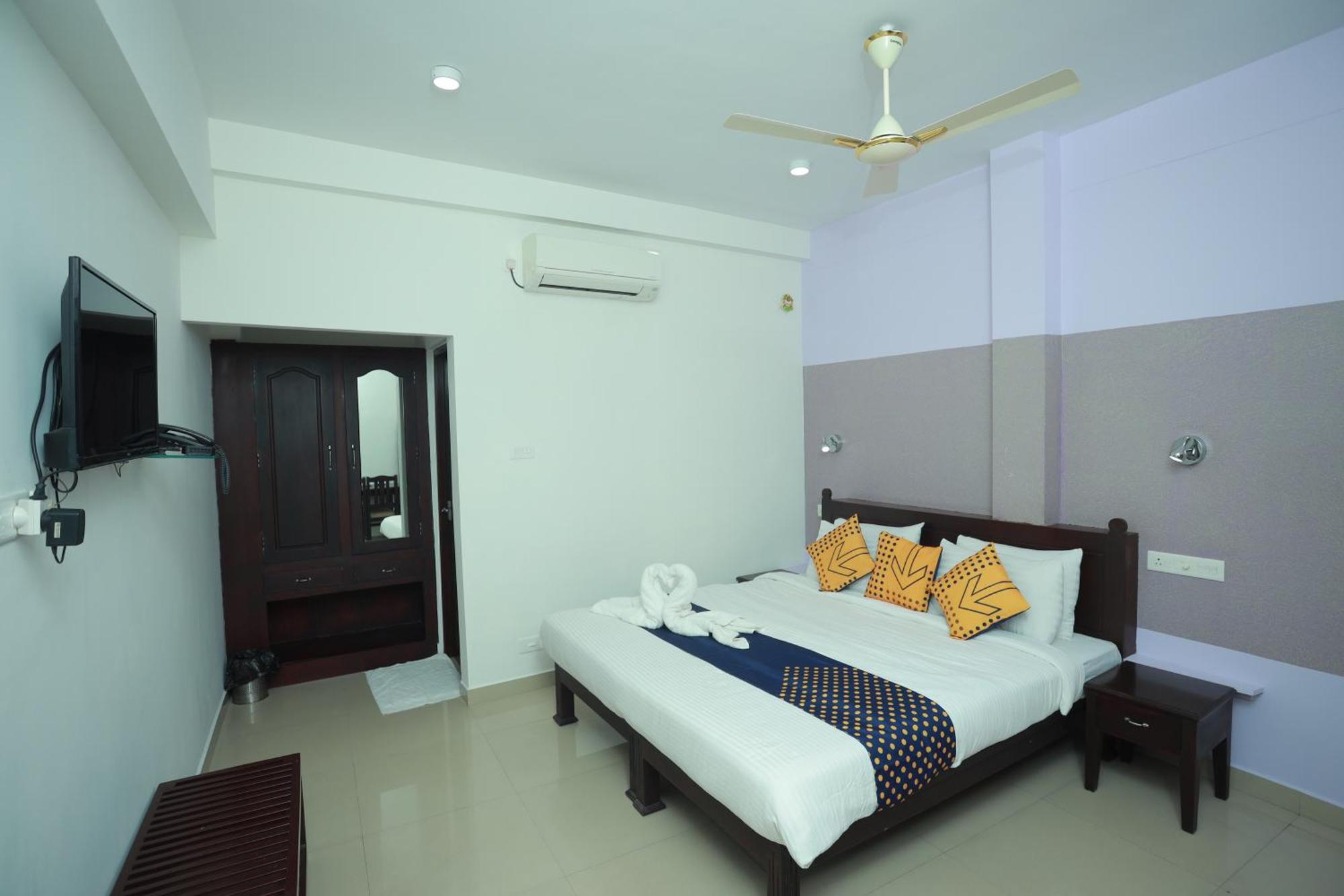 Shanthi Residency Pathanamthitta Luaran gambar